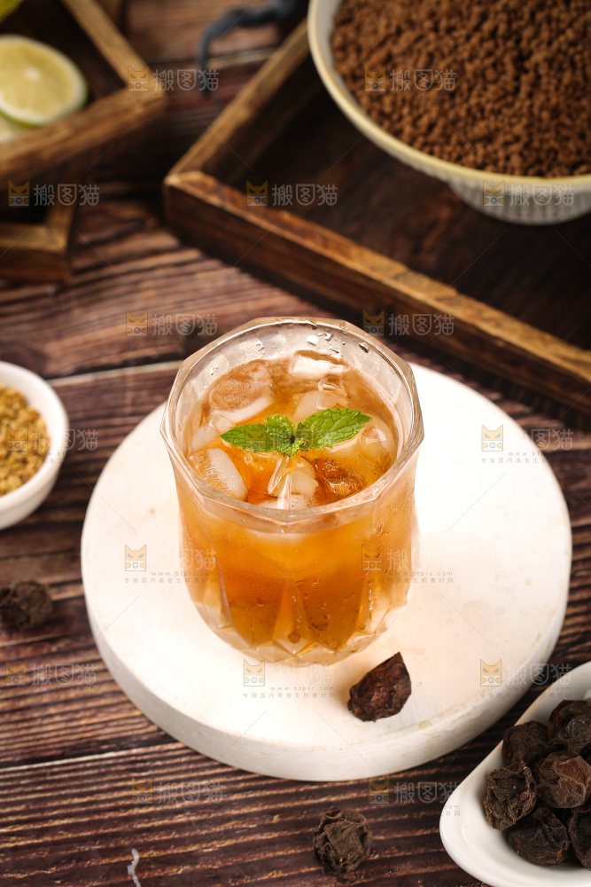 深底上的酸梅汤