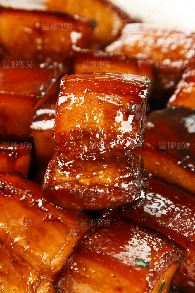 浅底上的红烧肉