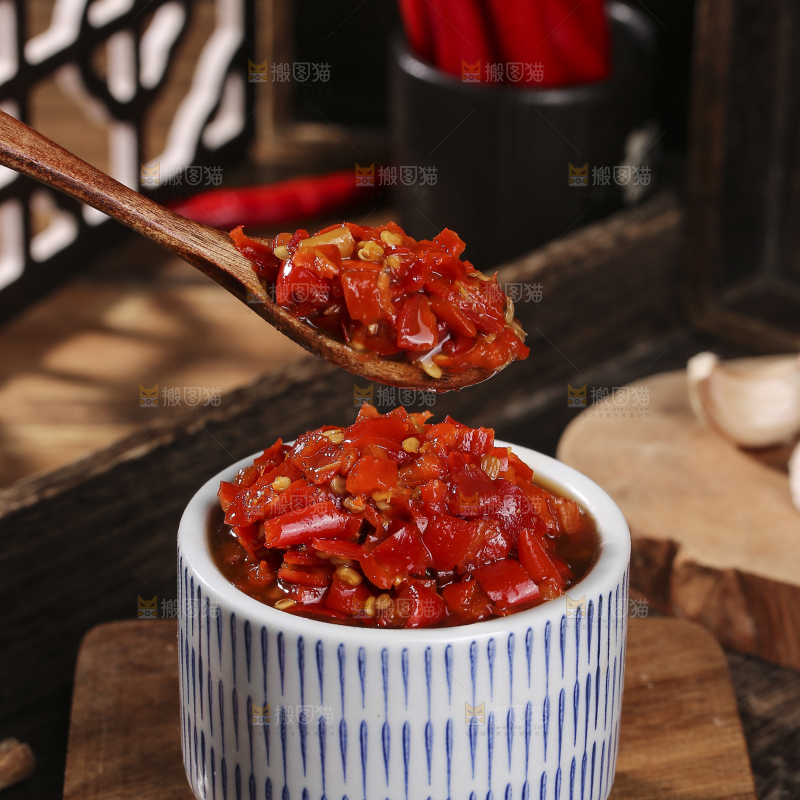 深底上的剁辣椒