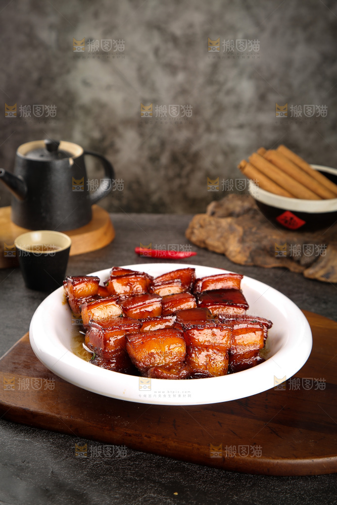 深底上的红烧肉