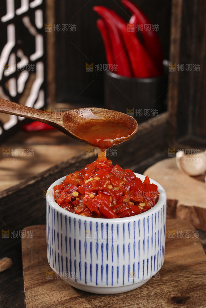 深底上的剁辣椒