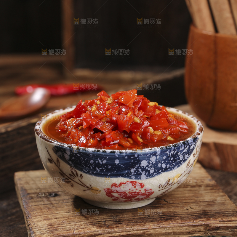 深底上的剁辣椒