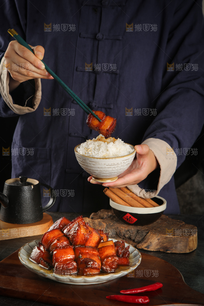 深底上的红烧肉