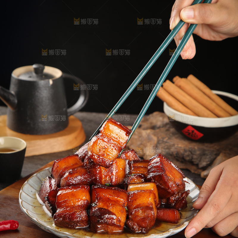 深底上的红烧肉