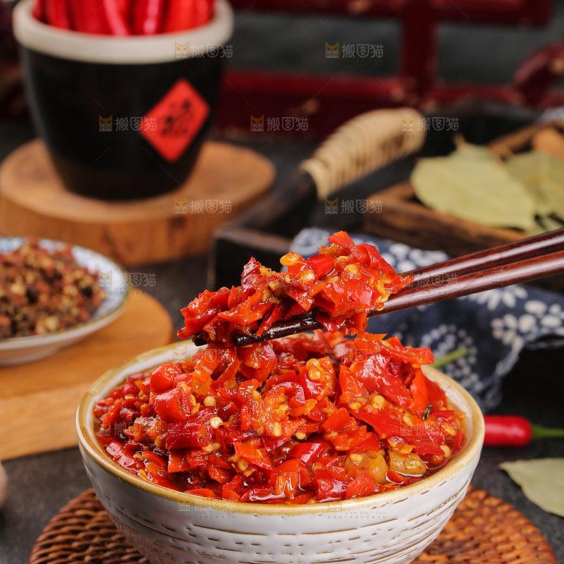深底上的剁辣椒