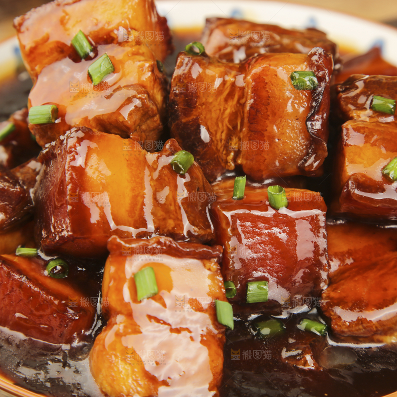 深底上的红烧肉