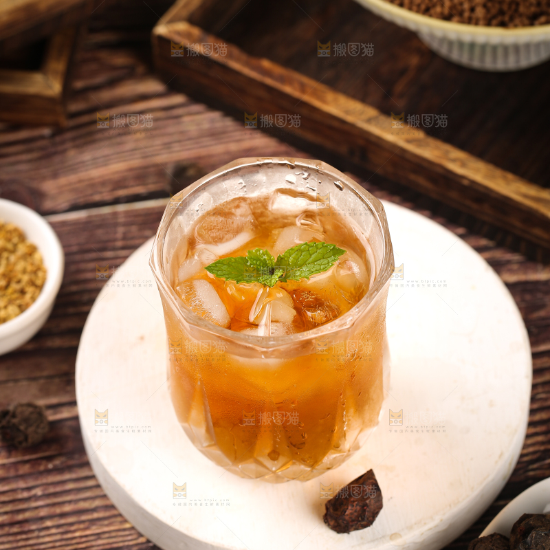 深底上的酸梅汤