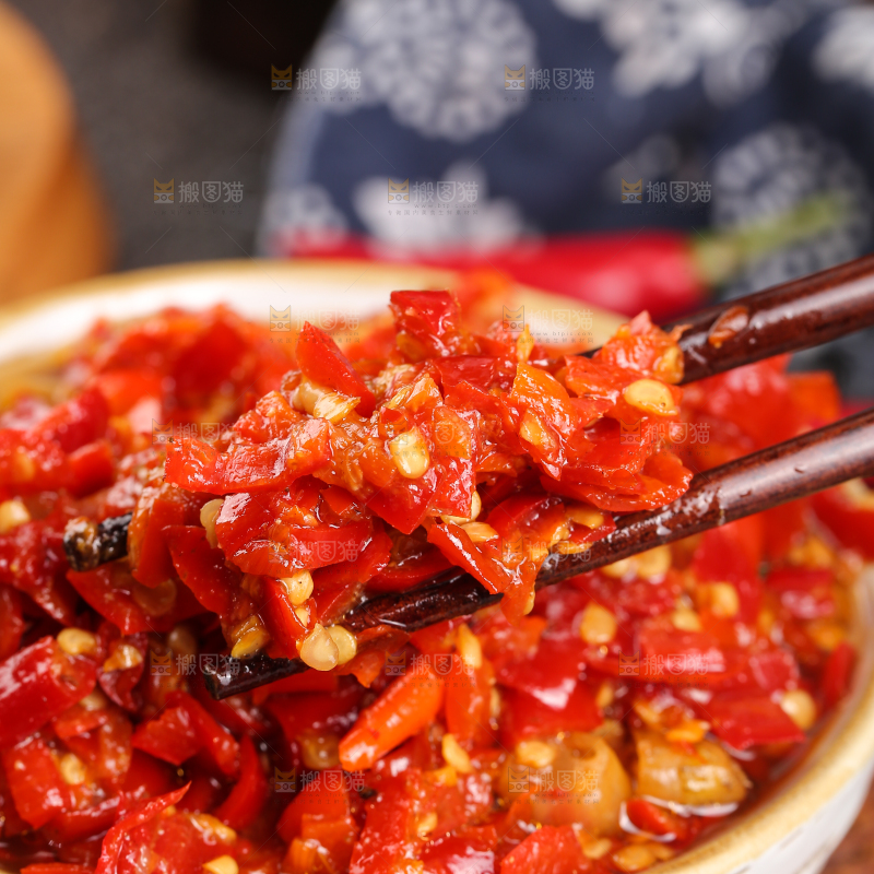深底上的剁辣椒