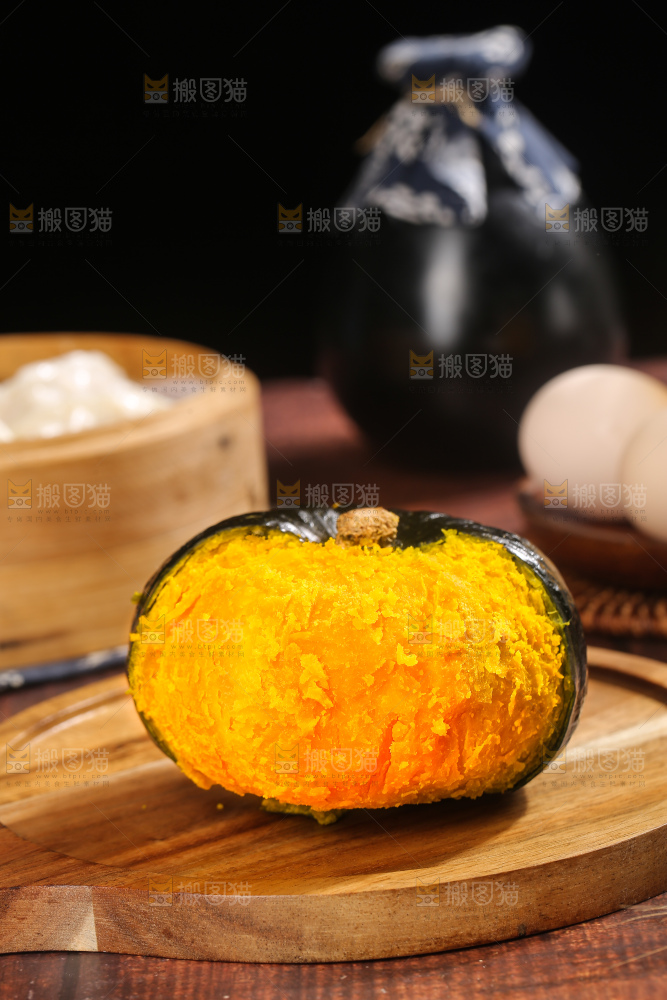 深底上的贝贝南瓜