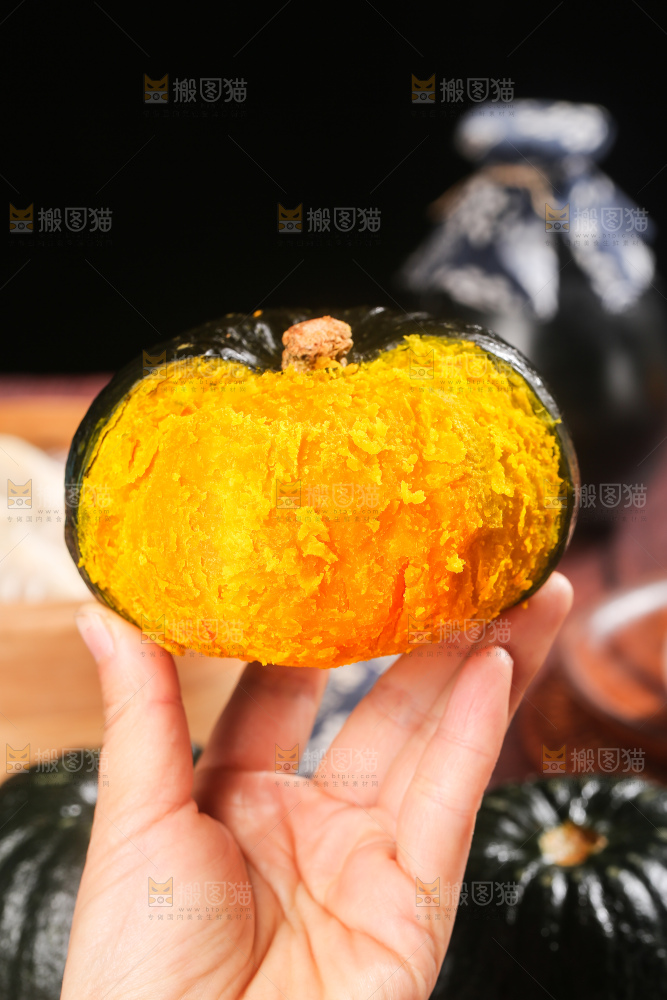 深底上的贝贝南瓜