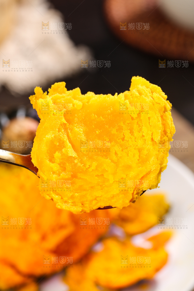 深底上的贝贝南瓜