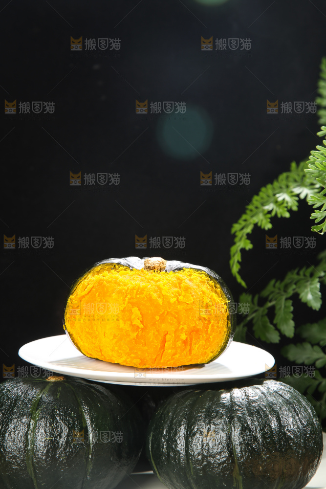 深底上的贝贝南瓜