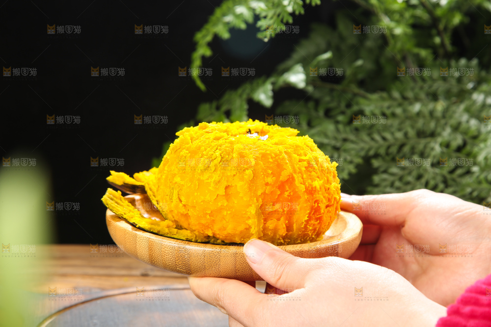 深底上的贝贝南瓜
