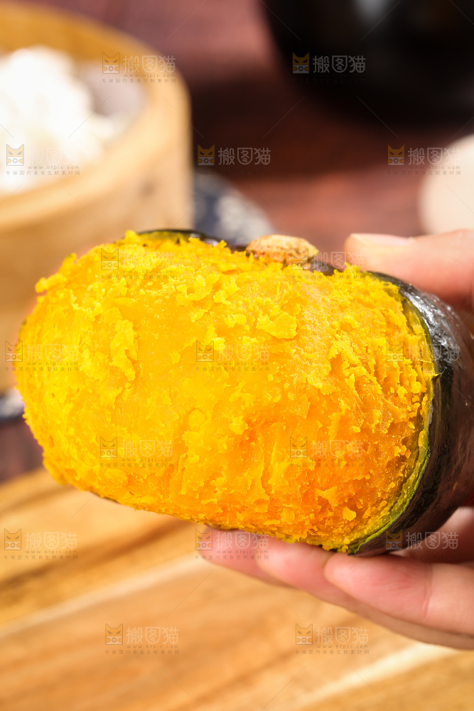 深底上的贝贝南瓜