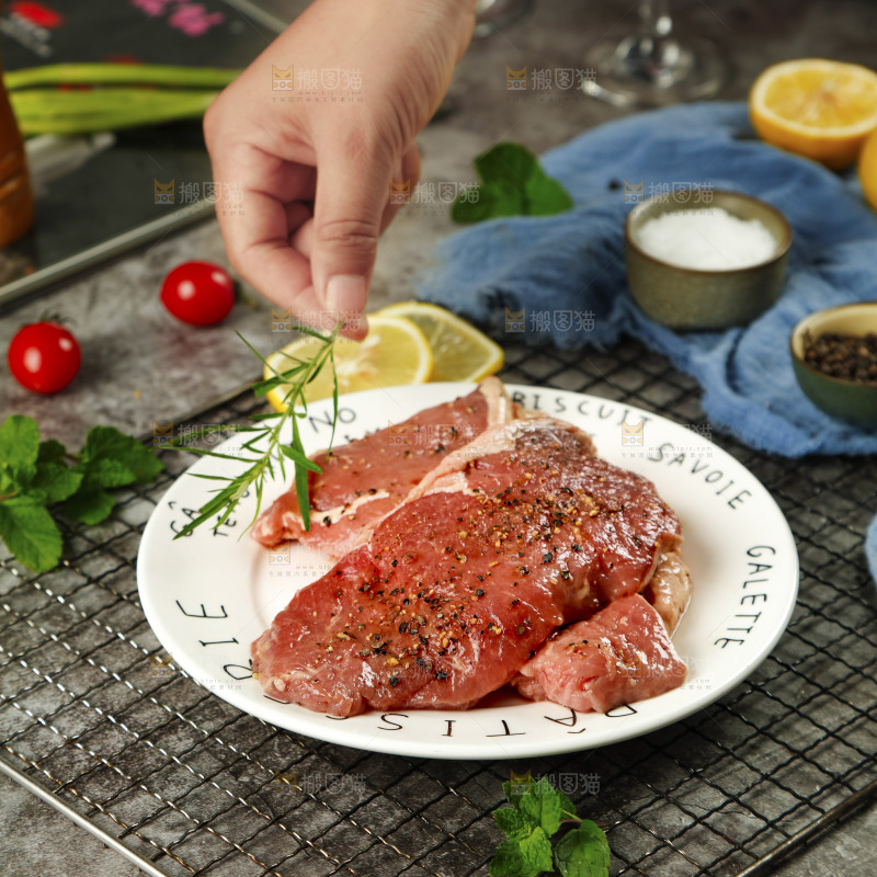 深底上的澳洲牛排