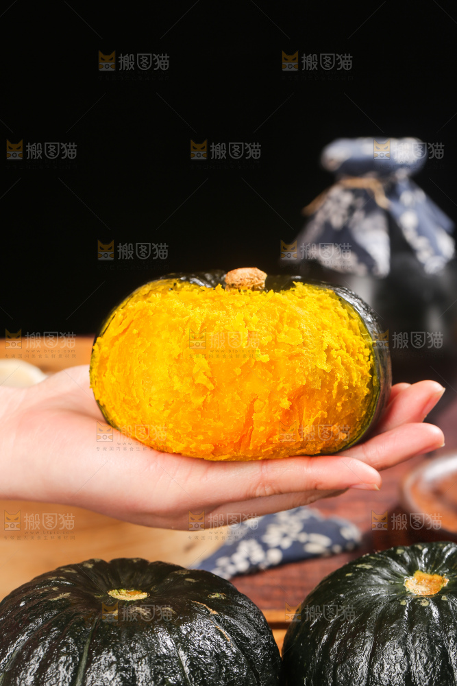 深底上的贝贝南瓜