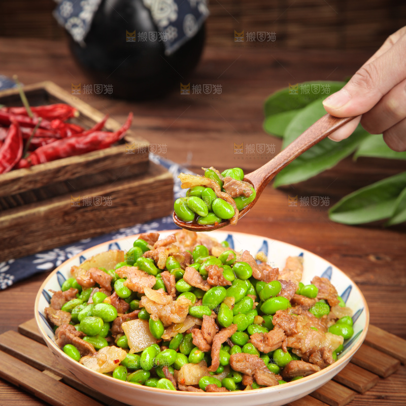 深底上的毛豆炒肉