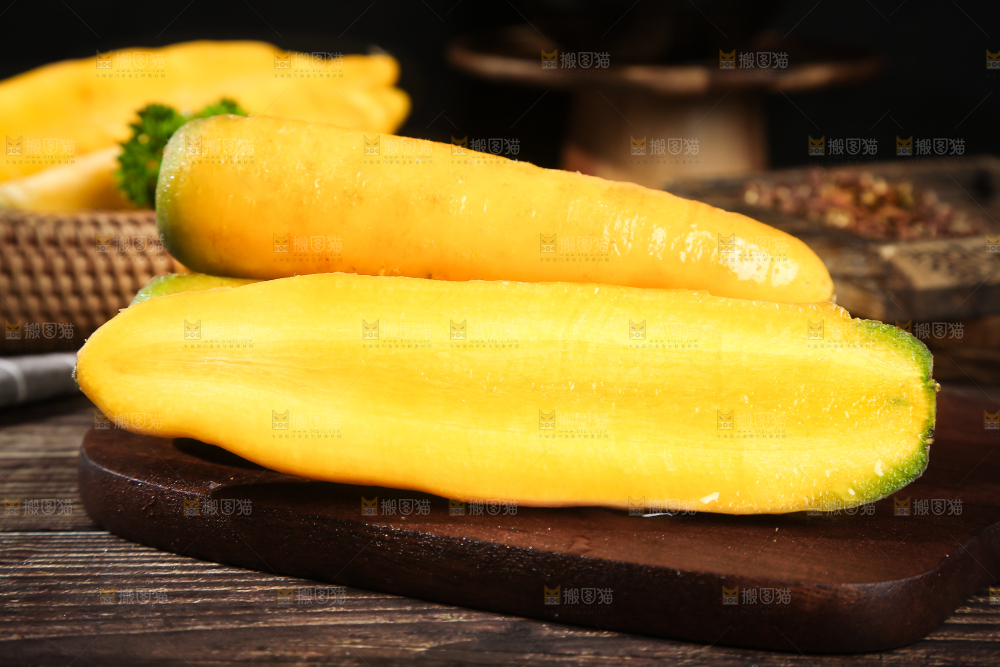 深底上的黄萝卜