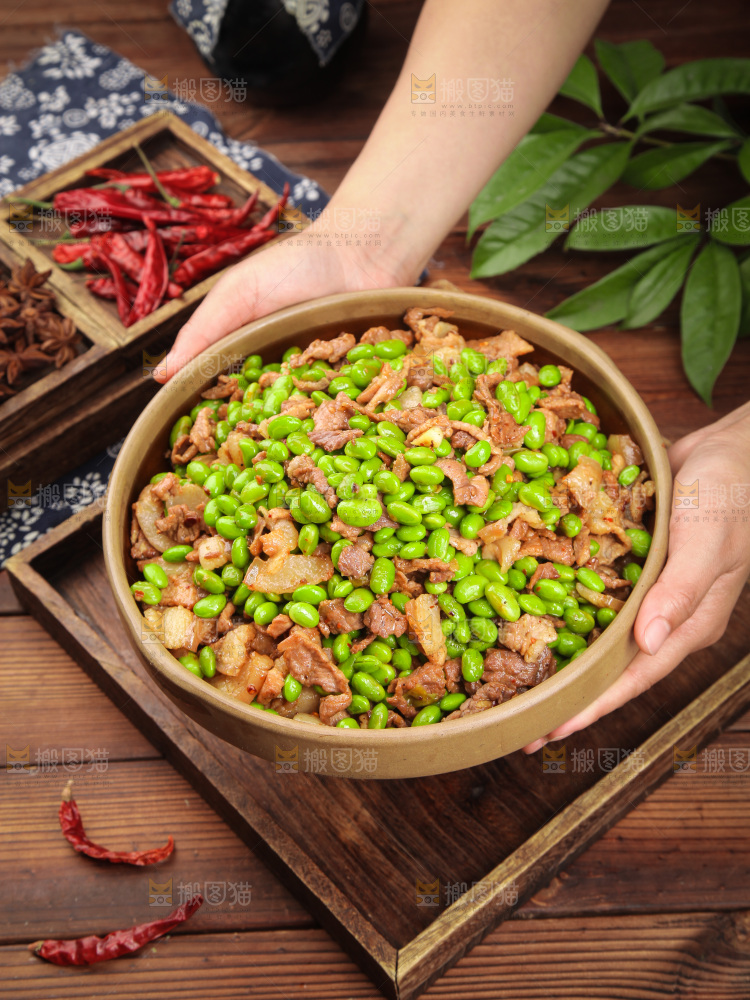 深底上的毛豆炒肉