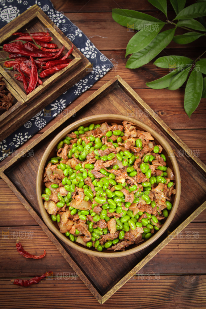 深底上的毛豆炒肉