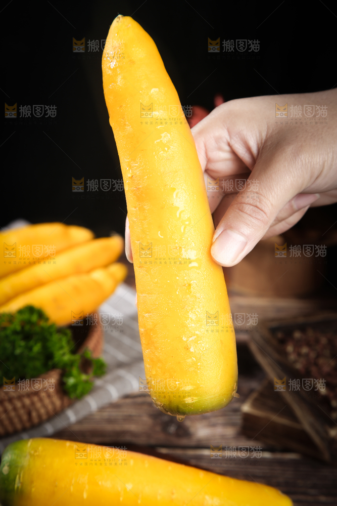深底上的黄萝卜