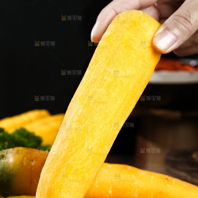 深底上的黄萝卜