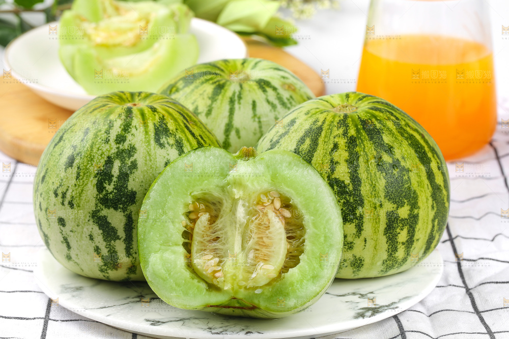 浅底上的花蕾甜瓜