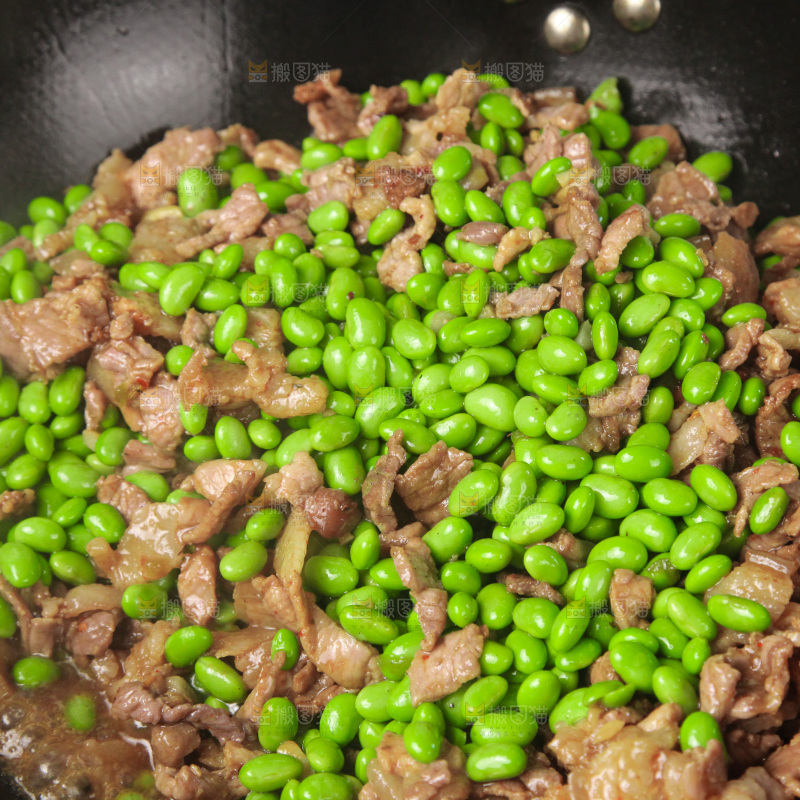 深底上的毛豆炒肉
