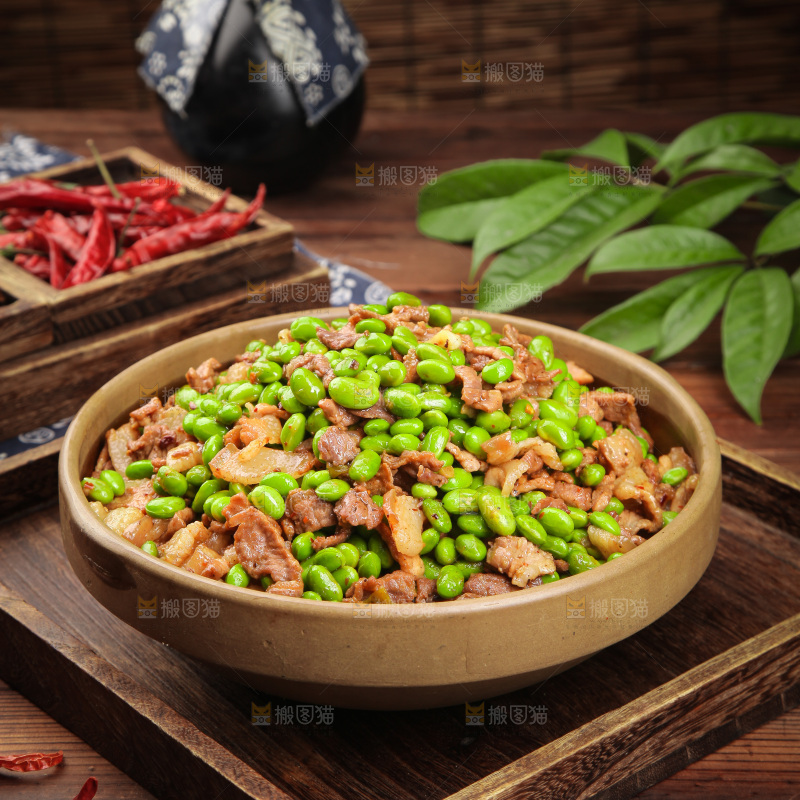 深底上的毛豆炒肉