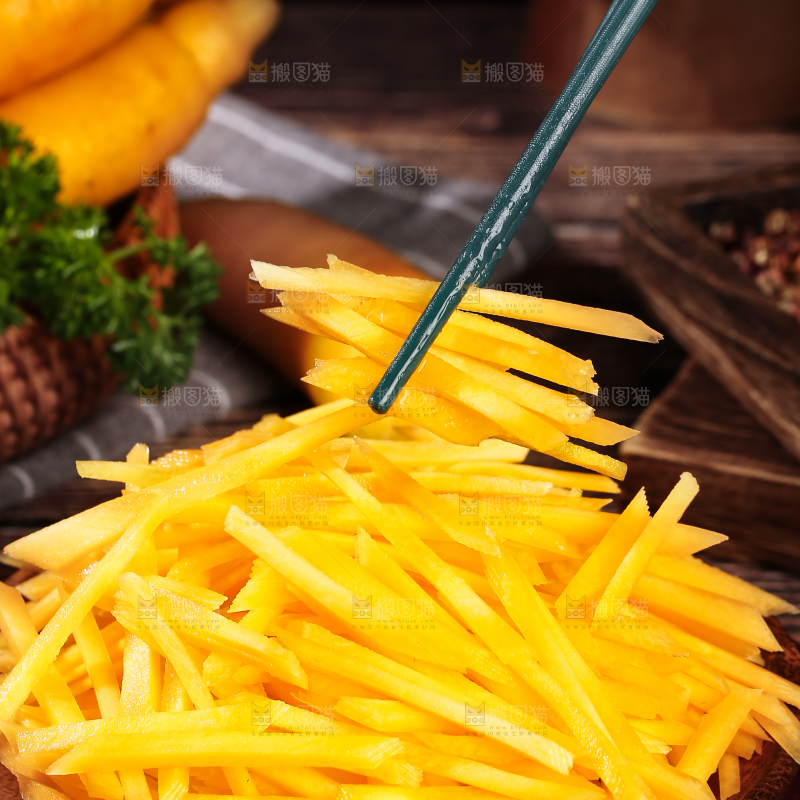 深底上的黄萝卜
