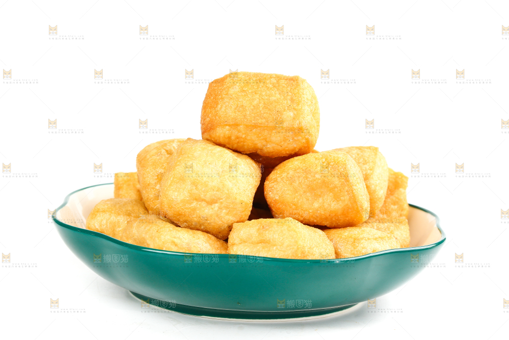 白底上的油豆腐