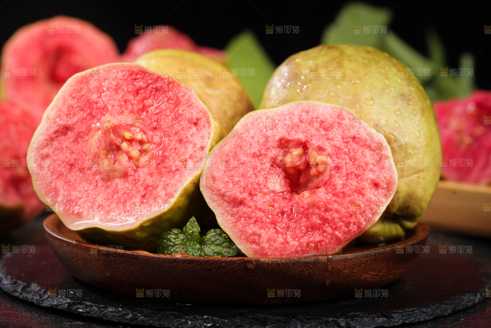 深底上的红心芭乐