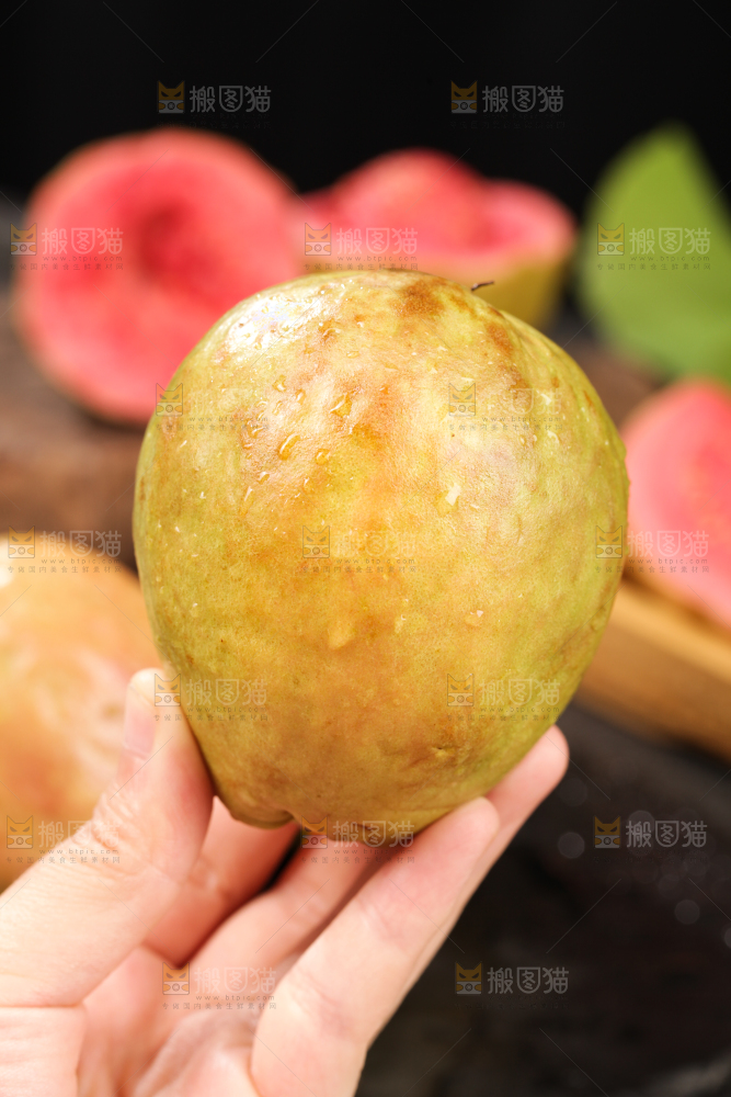 深底上的红心芭乐