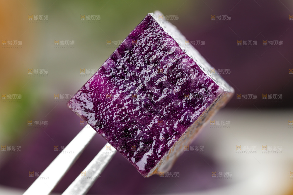 浅底上的紫土豆