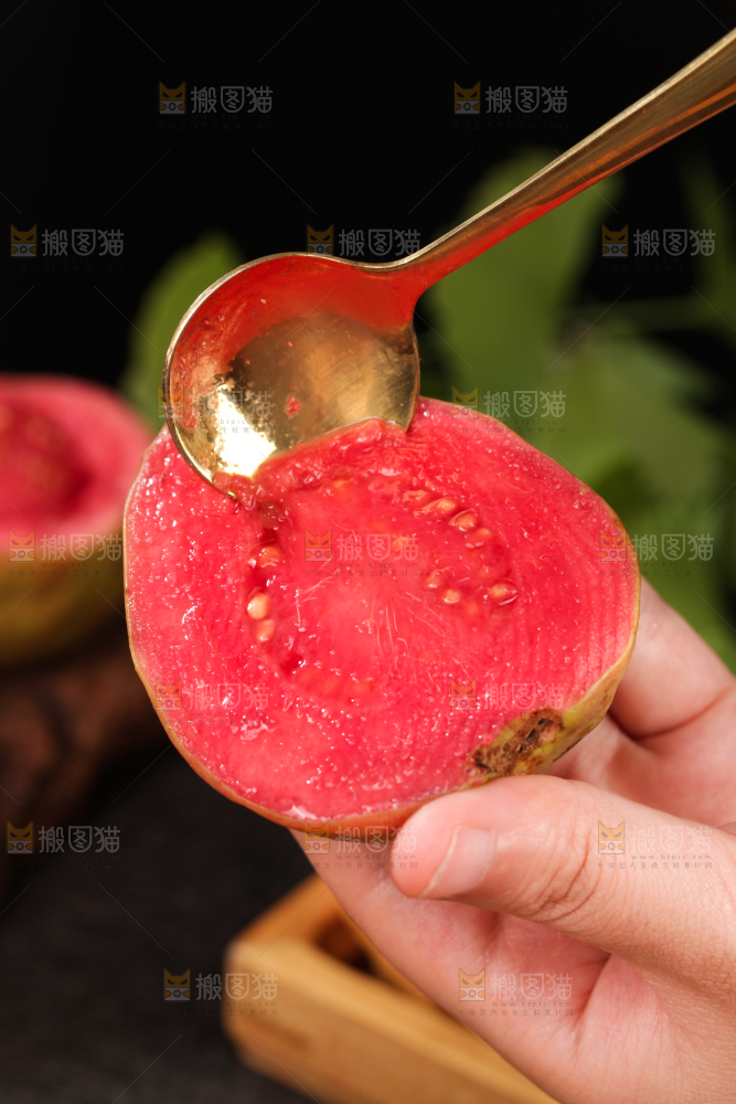 深底上的红心芭乐