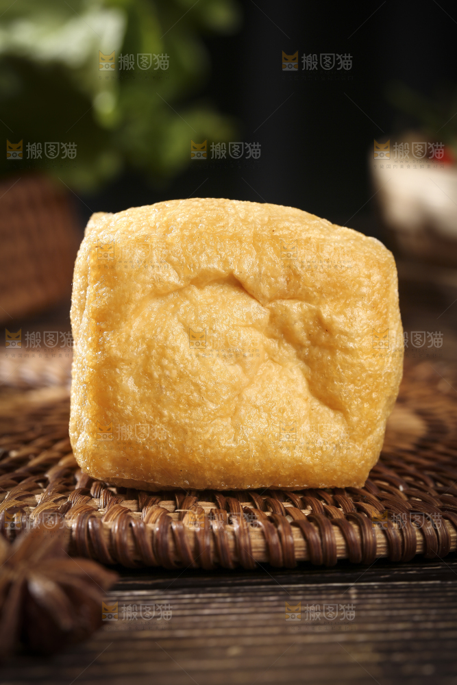 深底上的油豆腐