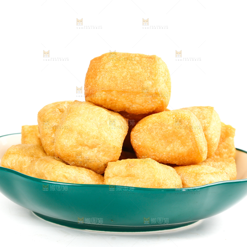 白底上的油豆腐