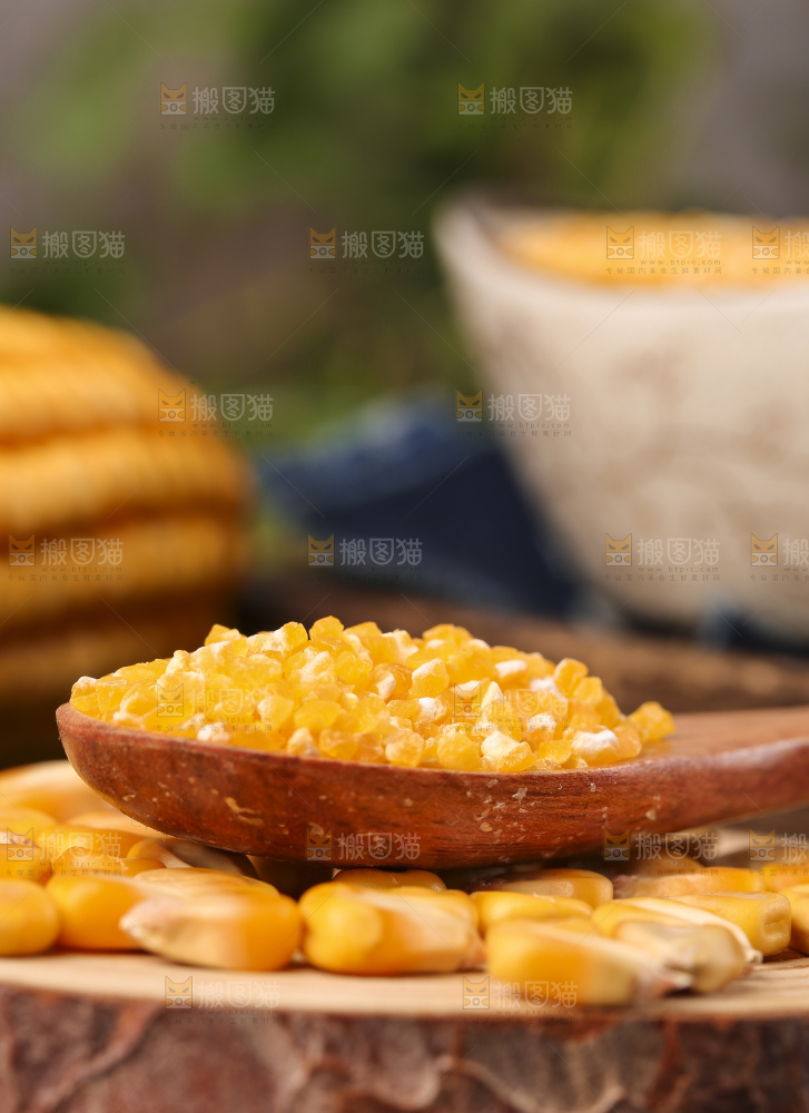 深底上的玉米碴