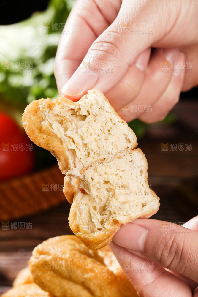 深底上的油豆腐