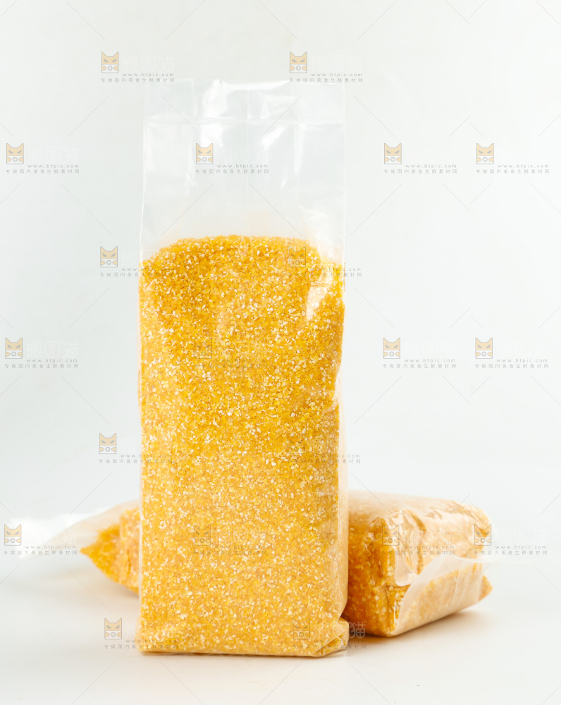 白底上的玉米碴