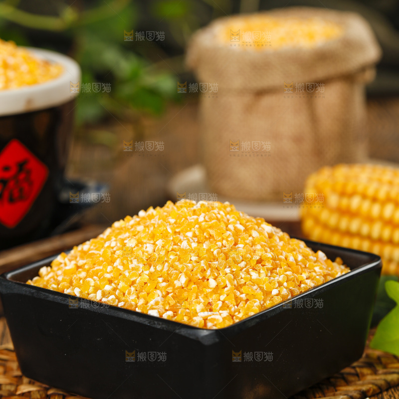 深底上的玉米碴