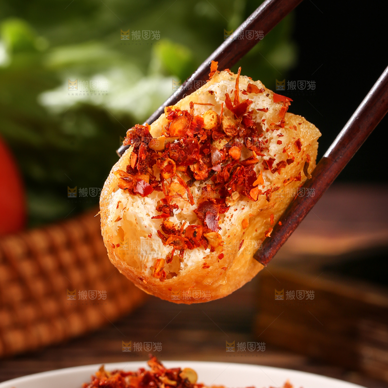深底上的油豆腐