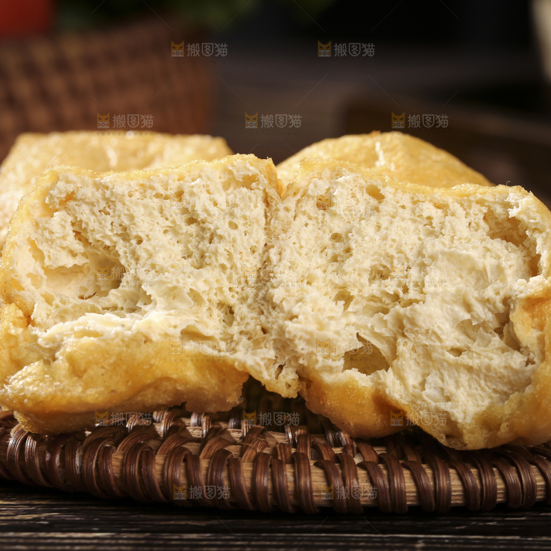 深底上的油豆腐