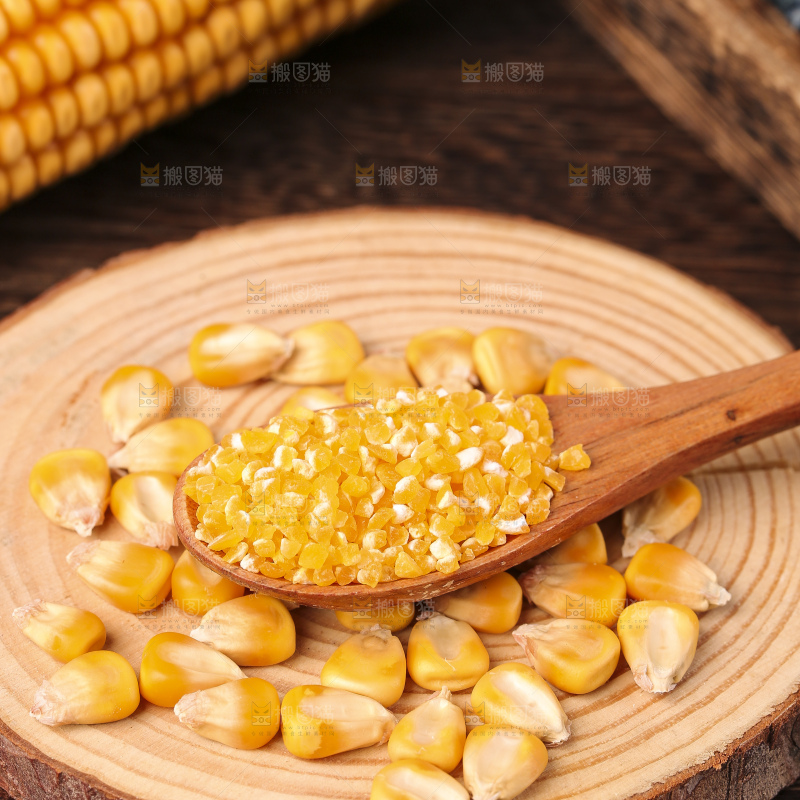 深底上的玉米碴