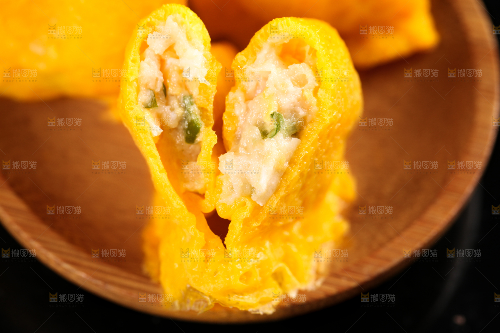 深底上的蛋饺