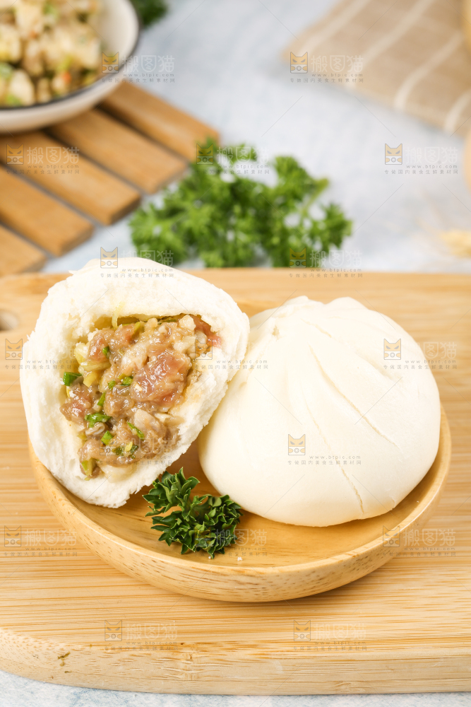 浅底上的滑肉包