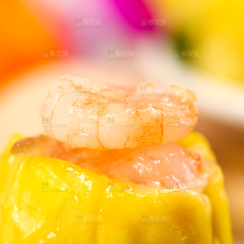 浅底上的虾肉烧卖