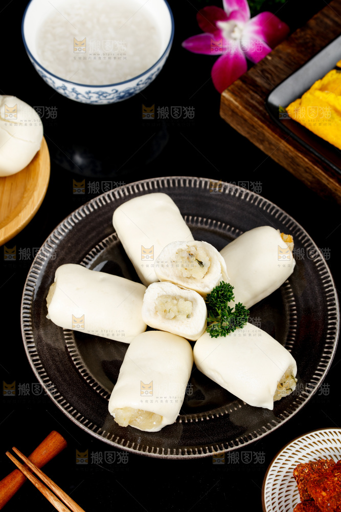 深底上的糯米卷