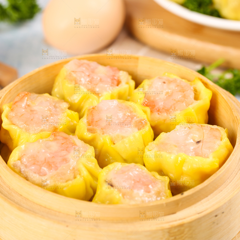 浅底上的虾肉烧卖