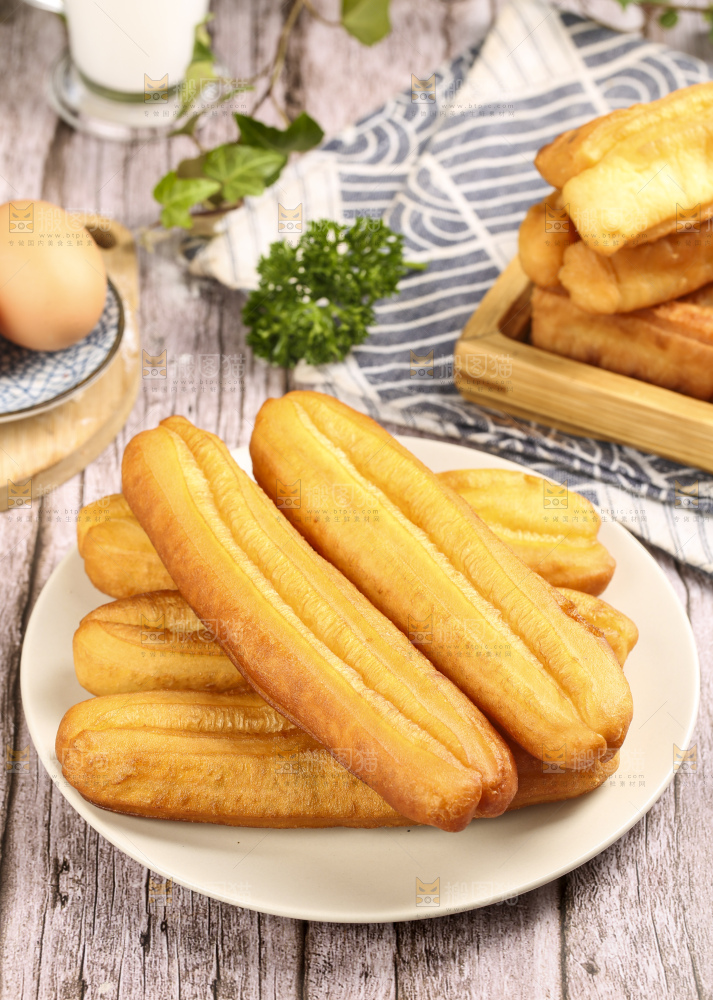 浅底上的香酥油条
